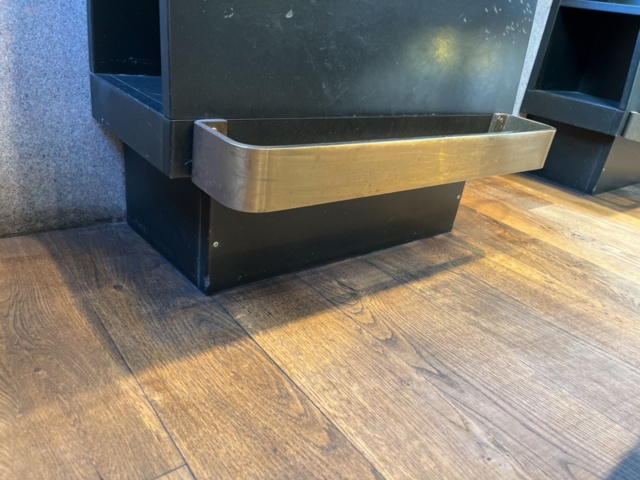 1303607-5 Hairdressing station x3 places