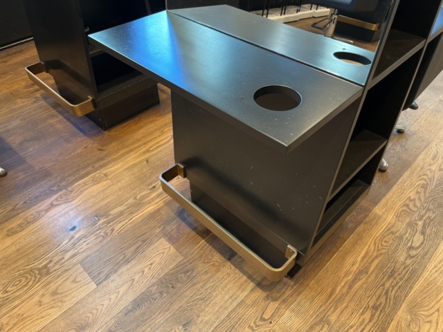 1303608-9 Hairdressing station x12 places