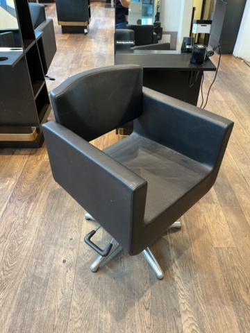 1303608-12 Hairdressing station x12 places