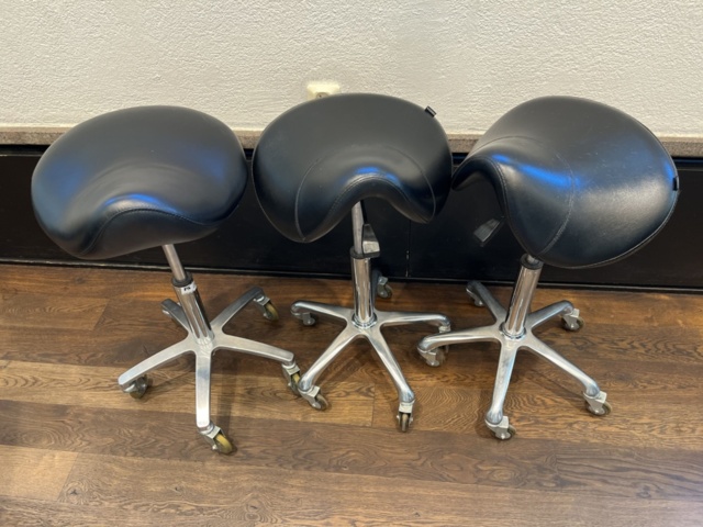 1303610-1 Saddle chair 3pcs - Contira