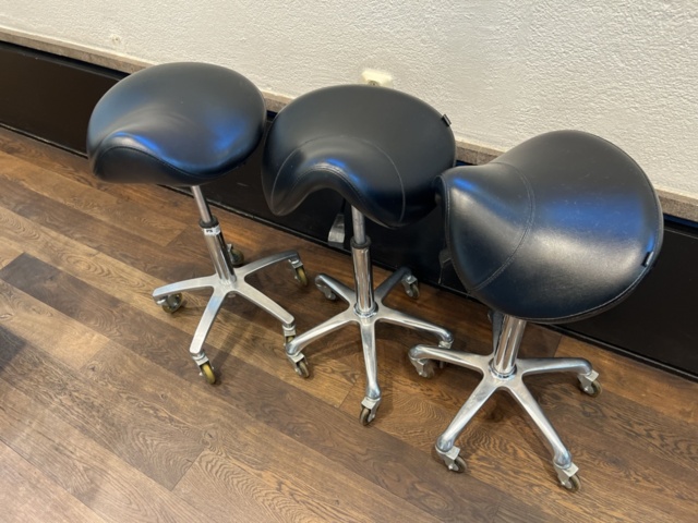 1303610-5 Saddle chair 3pcs - Contira