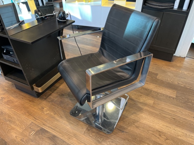 1303608-15 Hairdressing station x12 places