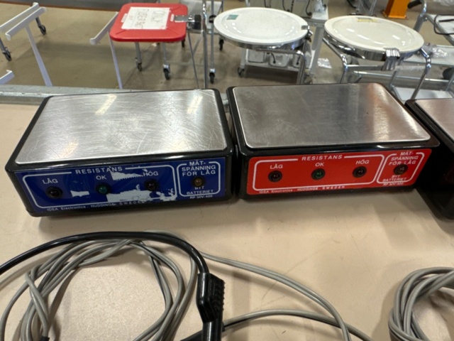1344792-3 Lab equipment: Regulators and measuring boxes for temperature control