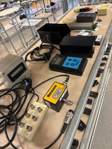 Mixed measuring and control equipment, incl. load cell & display units ...