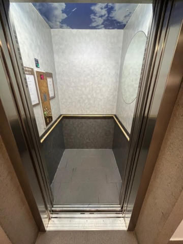 1303622-11 TV stand with smart TV Philips