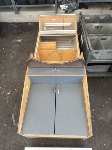 1321539-2 Lockable computer cabinet