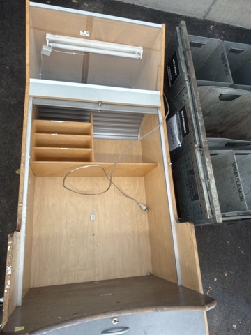 1321539-4 Lockable computer cabinet