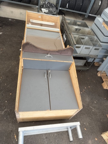 1321539-6 Lockable computer cabinet