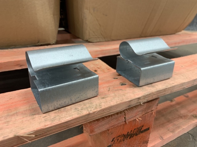 1345806-2 Approximately 400 beam fittings 25/50