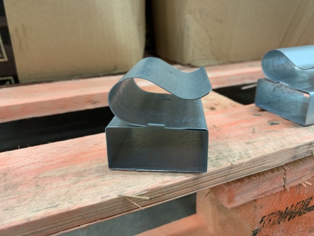 1345806-3 Approximately 400 beam fittings 25/50