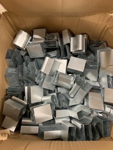 1345806-6 Approximately 400 beam fittings 25/50