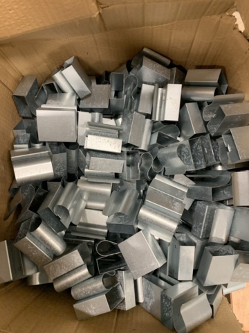 1345806-7 Approximately 400 beam fittings 25/50