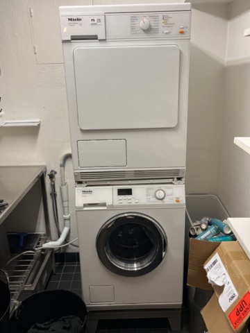 1303639-13 Washing column - Miele