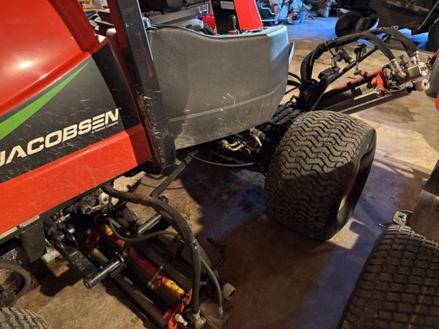 1321546-7 Riding lawn mower Jacobsen LF3800 4WD