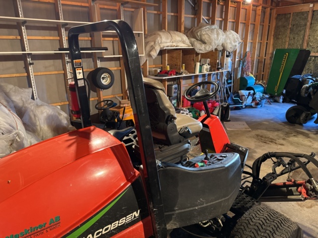 1321546-8 Riding lawn mower Jacobsen LF3800 4WD