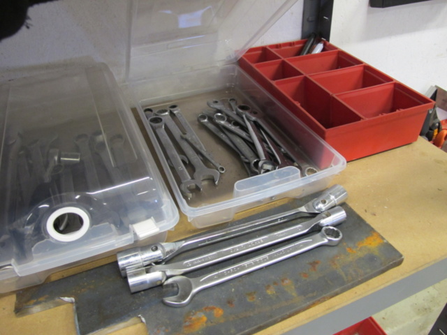 1302316-11 2 Sections shelf plan with content