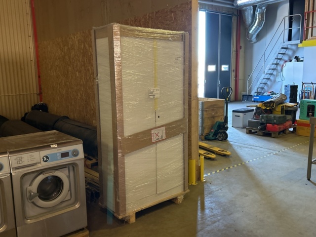 1317171-2 Sheet metal cabinet 990 x 1901 x 411