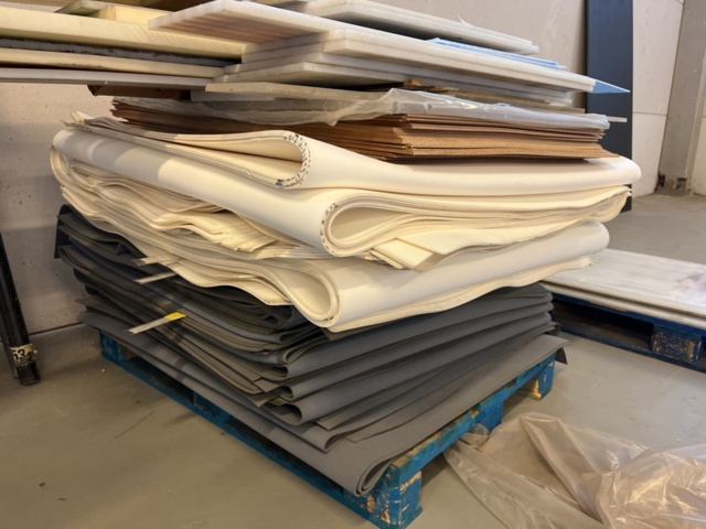 1345971-1 Foam plastic, different sizes