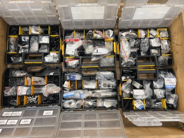 6 assortment boxes with contents - PS Auction - We value the future ...