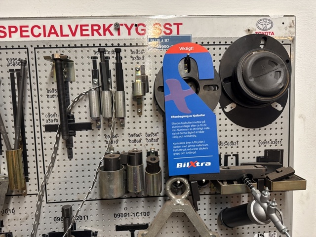 1321581-3 Toyota tool board with special tools SST