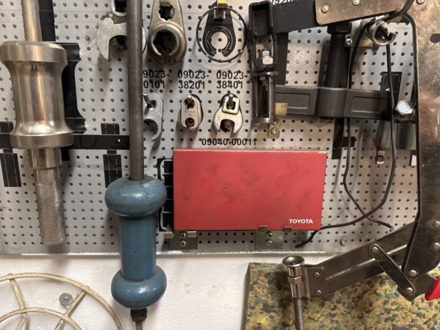 1321581-5 Toyota tool board with special tools SST