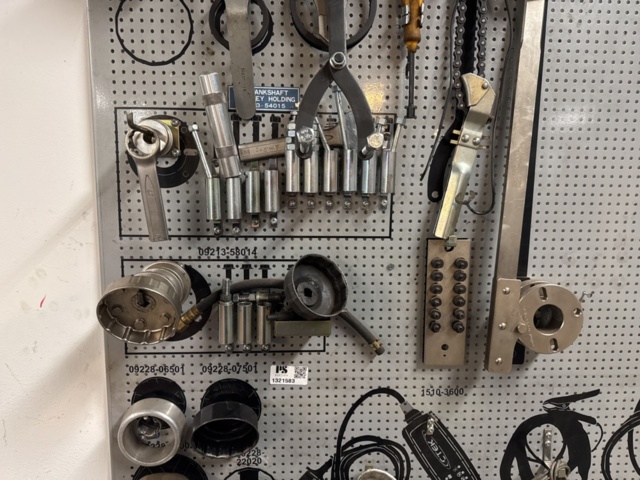 1321583-3 Toyota tool board with special tools SST