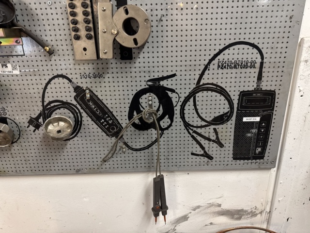 1321583-5 Toyota tool board with special tools SST