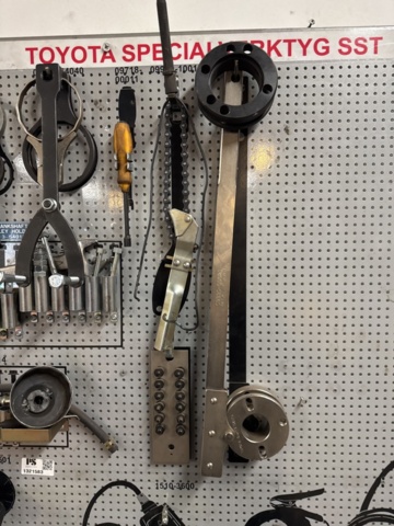 1321583-6 Toyota tool board with special tools SST