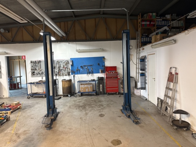 1321594-1 Vehicle lift two-post lift Nussbaum 3000kg