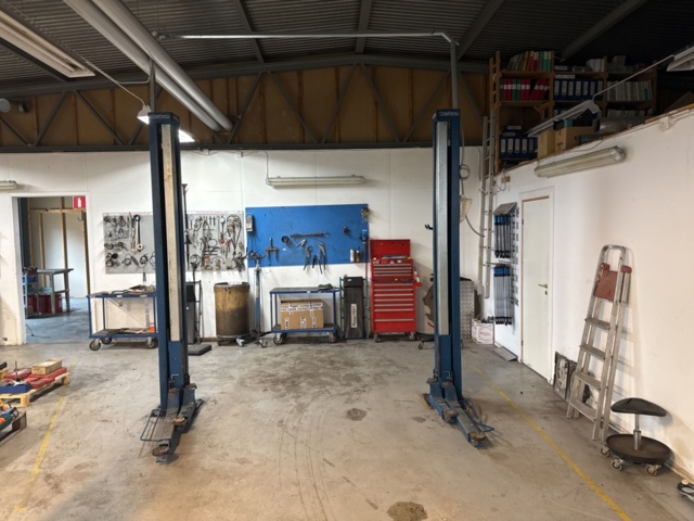 1321594-2 Vehicle lift two-post lift Nussbaum 3000kg