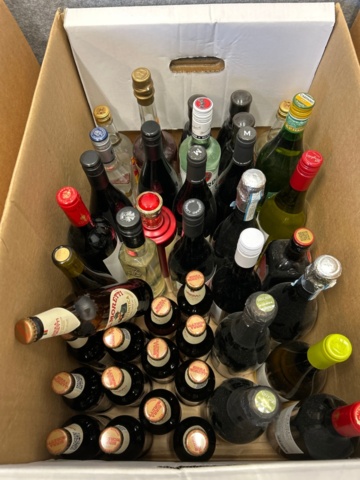 1339407-6 Lot of alcoholic beverages (This item is only sold to stockists)