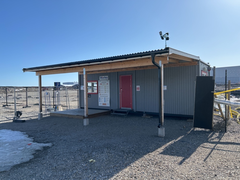 1337353-1 Vaktkur med skärmtak Moelven
