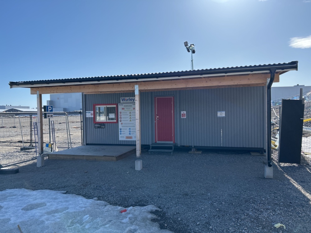 1337353-2 Vaktkur med skärmtak Moelven