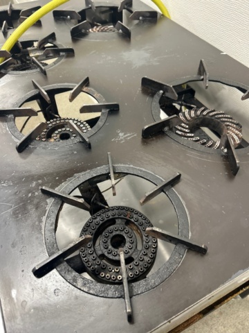 1315925-3 Gas stove with 6 burners, on wheels