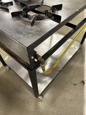 1315925-4 Gas stove with 6 burners, on wheels