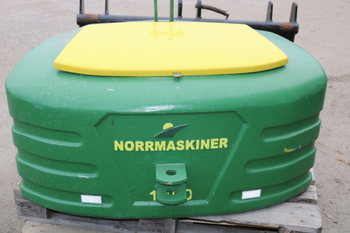1300568-3 Counterweight 1000 kg John Deere