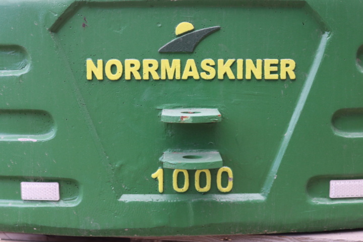 1300568-4 Counterweight 1000 kg John Deere