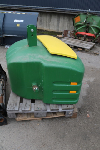 1300568-5 Counterweight 1000 kg John Deere