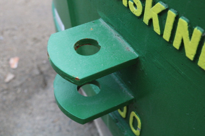 1300568-9 Counterweight 1000 kg John Deere