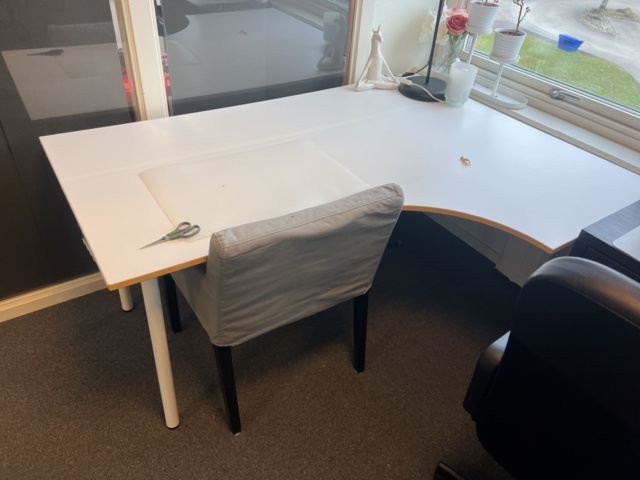 1325623-22 Large collection of various office furniture