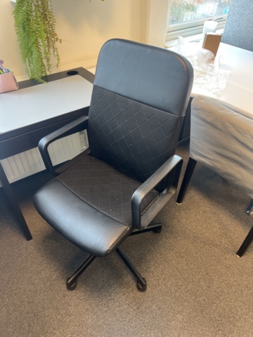 1325623-25 Large collection of various office furniture