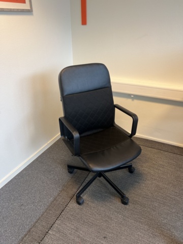 1325624-2 Office workstations 2 - Desks, computer monitors, etc.