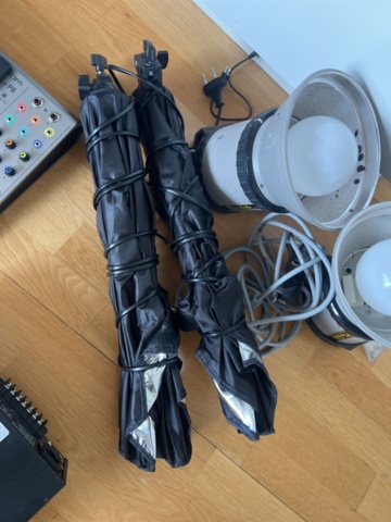 1325632-3 Collection of photo equipment - Flashes, mixer, sound and lights