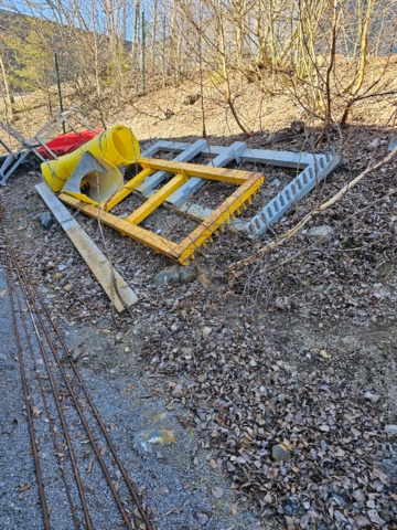 1346443-6 Collection with construction fence for demarcation