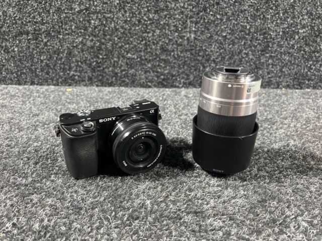 1325635-1 System camera with additional lens - Sony Alpha ILCE-6100