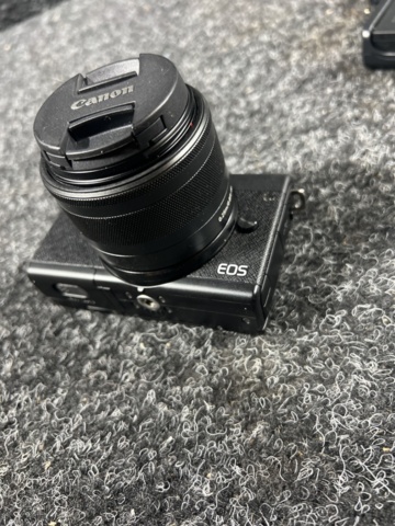 1325636-8 System camera - Canon EOS M200