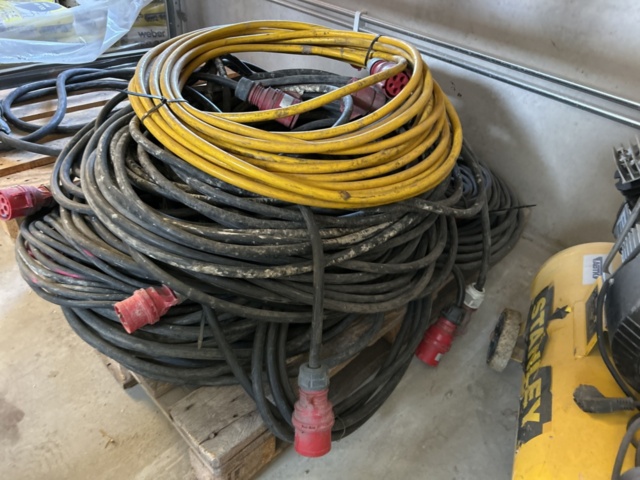 1332662-2 Pallet with 3-phase wiring