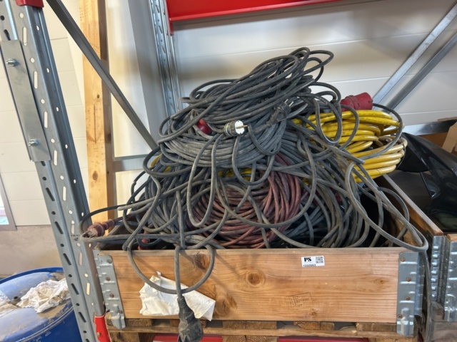 Collection of electrical cables, cable reels and fan heaters - PS ...