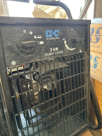 1332663-6 Collection of electrical cables, cable reels and fan heaters