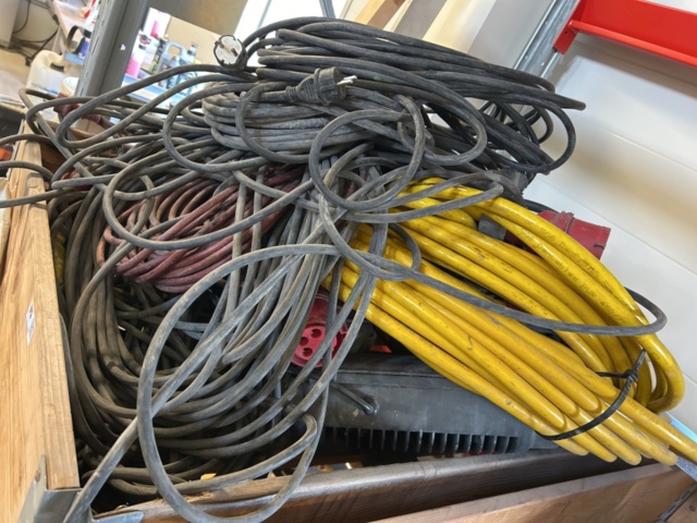 1332663-11 Collection of electrical cables, cable reels and fan heaters